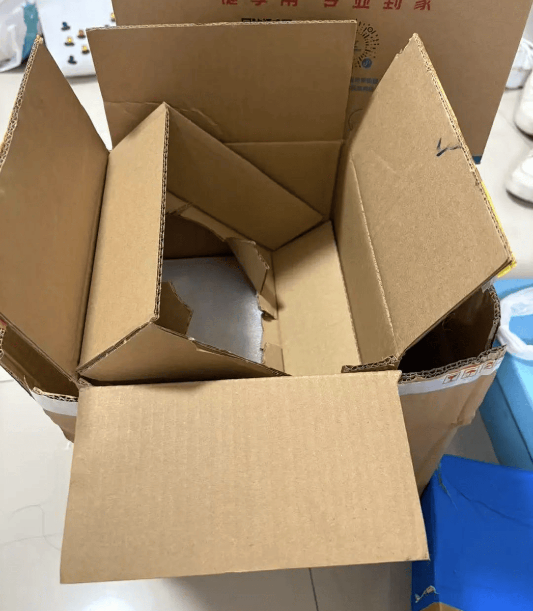 PaulaHicksqzzc's tweet photo. Just unboxed my favorite skincare product from overseas! The packaging was super secure, and the product looks exactly like the photos—can’t wait to try it tonight! https://t.co/wW0XClfu9d