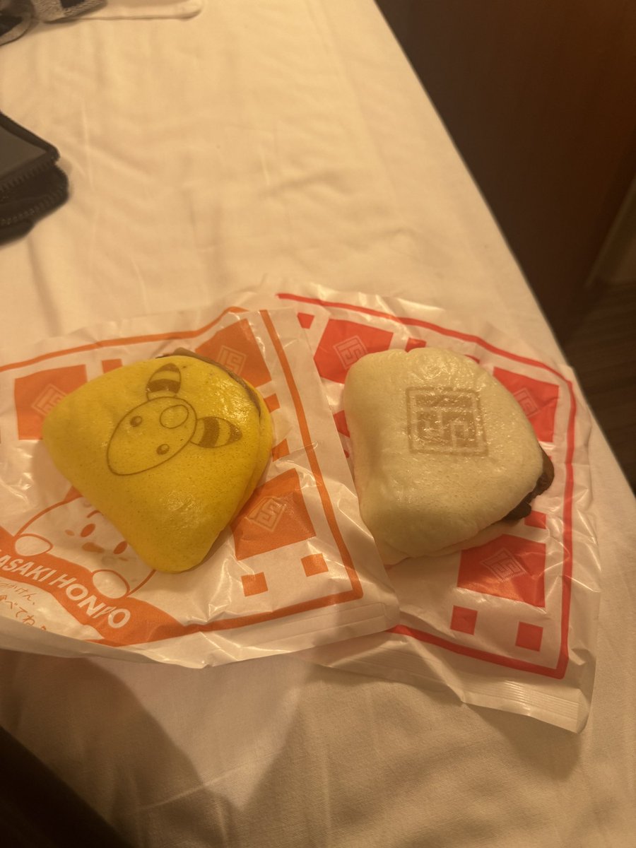 otoya_5151's tweet photo. 長崎にりょこうちゅう！！
角煮まんじゅう買ってみた🐷 https://t.co/NkyEC3aSc8