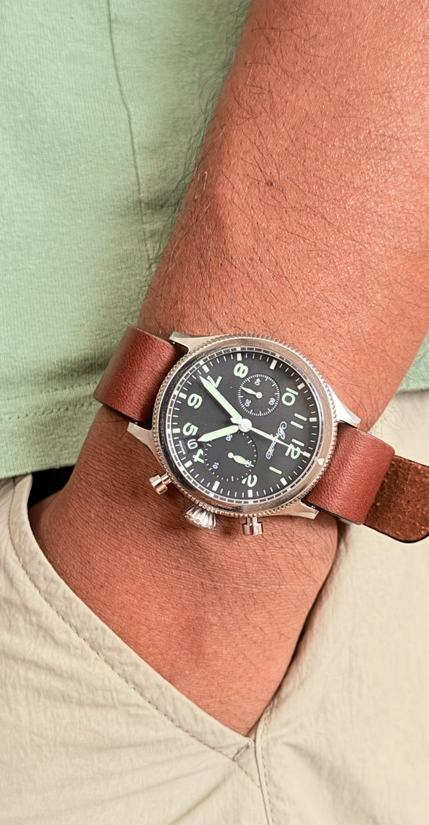 sunitr's tweet photo. Breguet Type XX、”Zero Pass”ストラップに替えたらめちゃくちゃカッコいい。ヴィンテージな航空時計の雰囲気に夏のカジュアル感。この組み合わせ、かなりアリ。 #studioanarchronist #wristcheck #breguet #TypeXX #BreguetTypeXX https://t.co/Lu6HlWnzHz