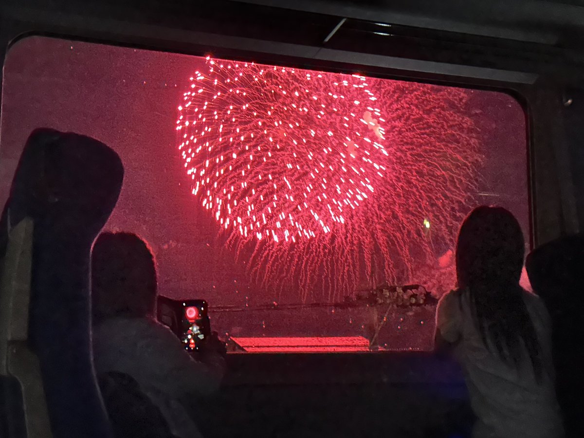 hahu2de5016's tweet photo. 昨晩の富山地方鉄道「お花火電車」。
前回の滑川編では早月加積��で撮影してましたが、今回の魚津編では乗車してきました♪
高架線上で40分停車して花火鑑賞、を��験したくて。それに高架線上だと写真も撮れないからね。
いやー、とても良かったです❗️
＃キャニオンエキスプレス https://t.co/ykCt3w6qpY
