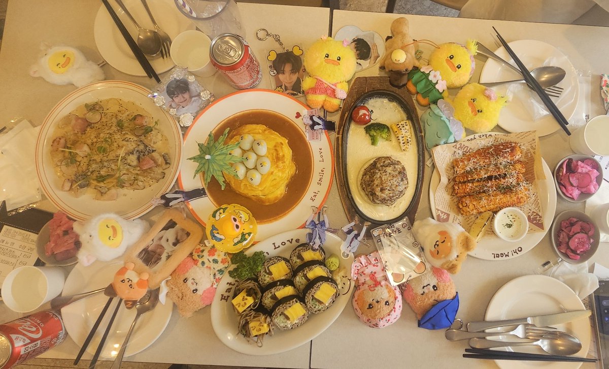 zb1shb010613's tweet photo. 🏖🐤🦊🐱 썸머바캉스!!
할머니댁도 가고 맛난 케잌도 먹고
오늘도 즐거웠다 

#ZB1 #성한빈 #석매튜 #김태래 https://t.co/WJfB3RkSue