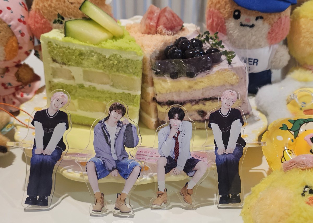 zb1shb010613's tweet photo. 🏖🐤🦊🐱 썸머바캉스!!
할머니댁도 가고 맛난 케잌도 먹고
오늘도 즐거웠다 

#ZB1 #성한빈 #석매튜 #김태래 https://t.co/WJfB3RkSue