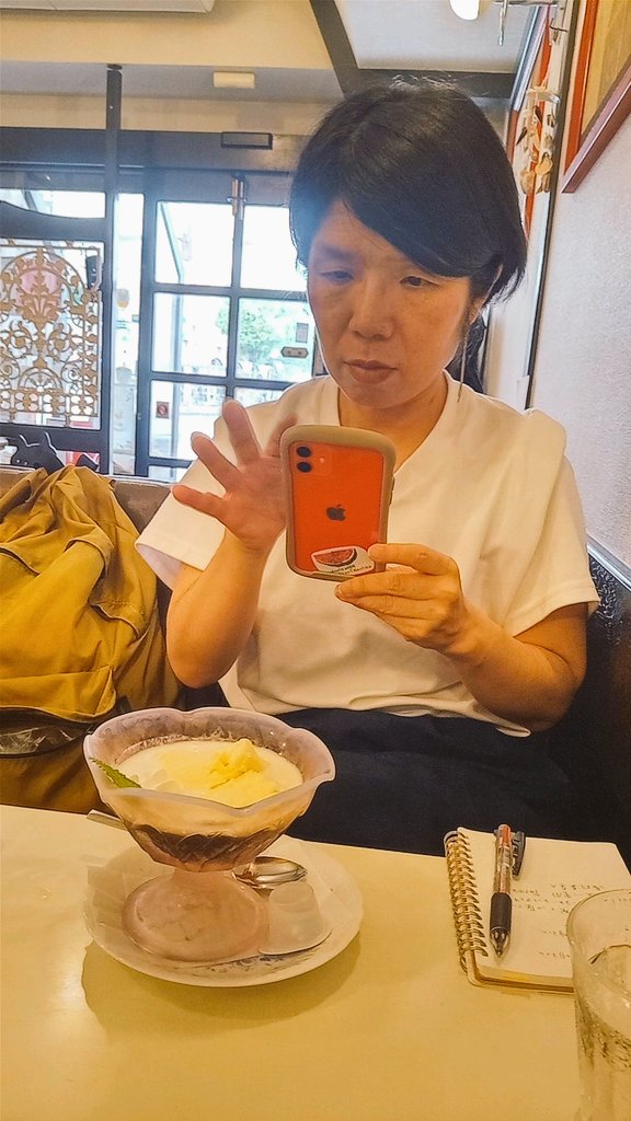 amutumuumeru's tweet photo. スパイシーチキンカレーは卵がのって味わい深く、コーヒーゼリーも手作りの美味しさ！(上演時は提供がありませんスミマセン！)ぜひ一度🌹   https://t.co/awaDYmqE46 https://t.co/TS1nldTHJV