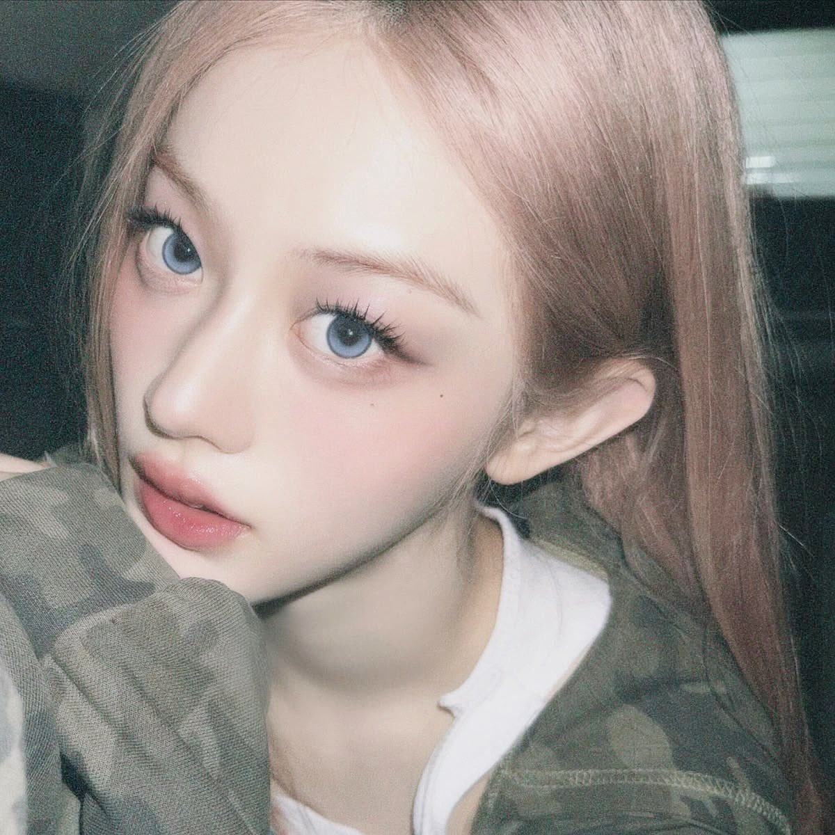 Miynzu's tweet photo. “https://t.co/cjhf7Uivv7” Gaze  rosy  cheeks  and  a  quieter  glow  caught  between  the  shadows  she  looks  effortlessly  pretty  like  a  daydream  resting  in  a  quiet  car  ride  wrapped  in  warmth  calmness  and  delicate  magic  tonight  gently ִֶָ🪽་༘ https://t.co/7rT9kDA7Me