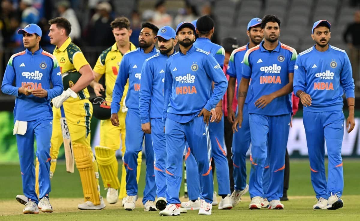 IndianCricketHQ's tweet photo. 🚨 ANNOUNCEMENT 🚨

🚨 INDIA'S 2027 ODI WORLD CUP -PROBABLE FIXED PLAYERS 🚨

Virat Kohli - Almost Fixed

Rohit Sharma - Uncertain 

Mohammed Siraj - Selection will be discussed. 

Bhuvneshwar Kumar -Selection will be discussed

Mohammed Shami - Most probably out. https://t.co/dXOCT78i4Q