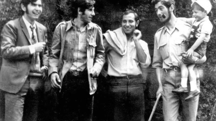seredaico's tweet photo. A mudanza pola UPG do "semente de mencer" orixinal do poema de Cabana (1970) por "de vencer" asociándoo a Reboiras, até colocándoo entre aspas, fixo que moitos pensen que é unha cita textual. O caso é que Moncho debeu coñecer o orixinal ao partillar amizade e militancia con Darío https://t.co/Ux6f2F3peF