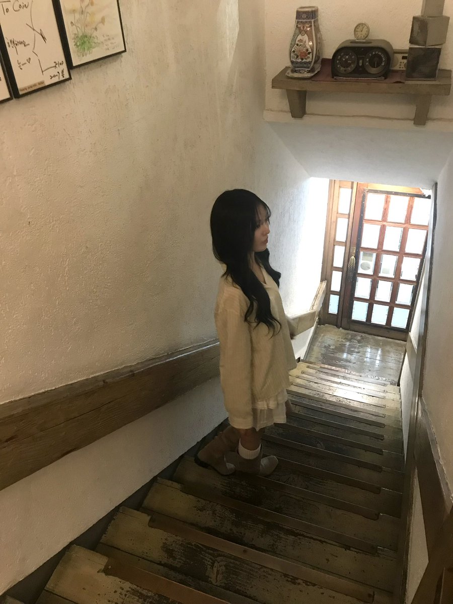 seeeee1one's tweet photo. 서울 왔어요! 붙임머리도 했답니당
#wlw #e https://t.co/CaQt89JtVN