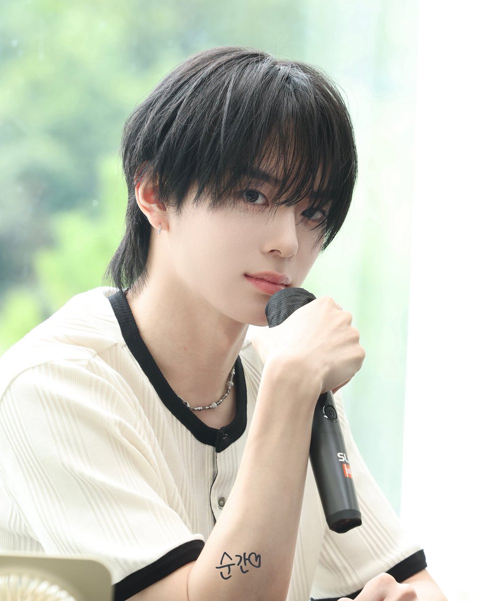 1S25lover's tweet photo. 30명 앞에서가 아니라 넷플릭스에서 얼굴자랑하는거 볼때까지 개따구해야겟다 https://t.co/kAOz8E9cT3