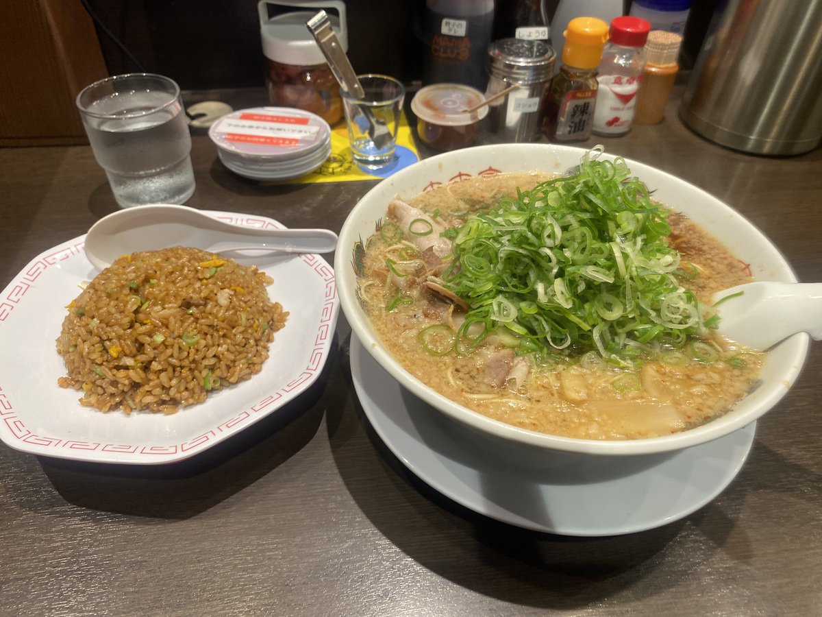 keirin12345's tweet photo. 夕飯は、数ヶ月ぶりの来来亭。
チャーハン・ラーメン大盛りで🍚🍜
いただきます https://t.co/kwAodDR2YZ