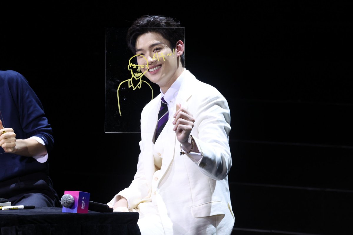 f_a_a_i_i's tweet photo. หนูจะตายเพราะรอยยิ้มพี่นี่แหละ 😁🫠

#KimYoonSik https://t.co/Jh5psU9ceU