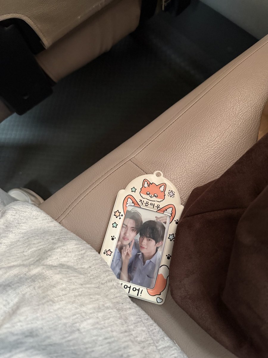 hersordraocto's tweet photo. ขออนุญาตนะคะ #วาวา ตามหาผู้หญิงที่นั่งข้างๆบนมินิบัส รังสิต-ชลบุรี ที่นั่งที่ 11 ทำลูกอ้วมตกไว้ตอนลงหน้ารพ.ชล ตอนนี้น้องอยู่ที่เรานะคะ ถ้าเป็นเจ้าของติดต่อมาได้เลยนะคะ 
#ตี๋ตี๋ป๋อ https://t.co/odDZIQREv5