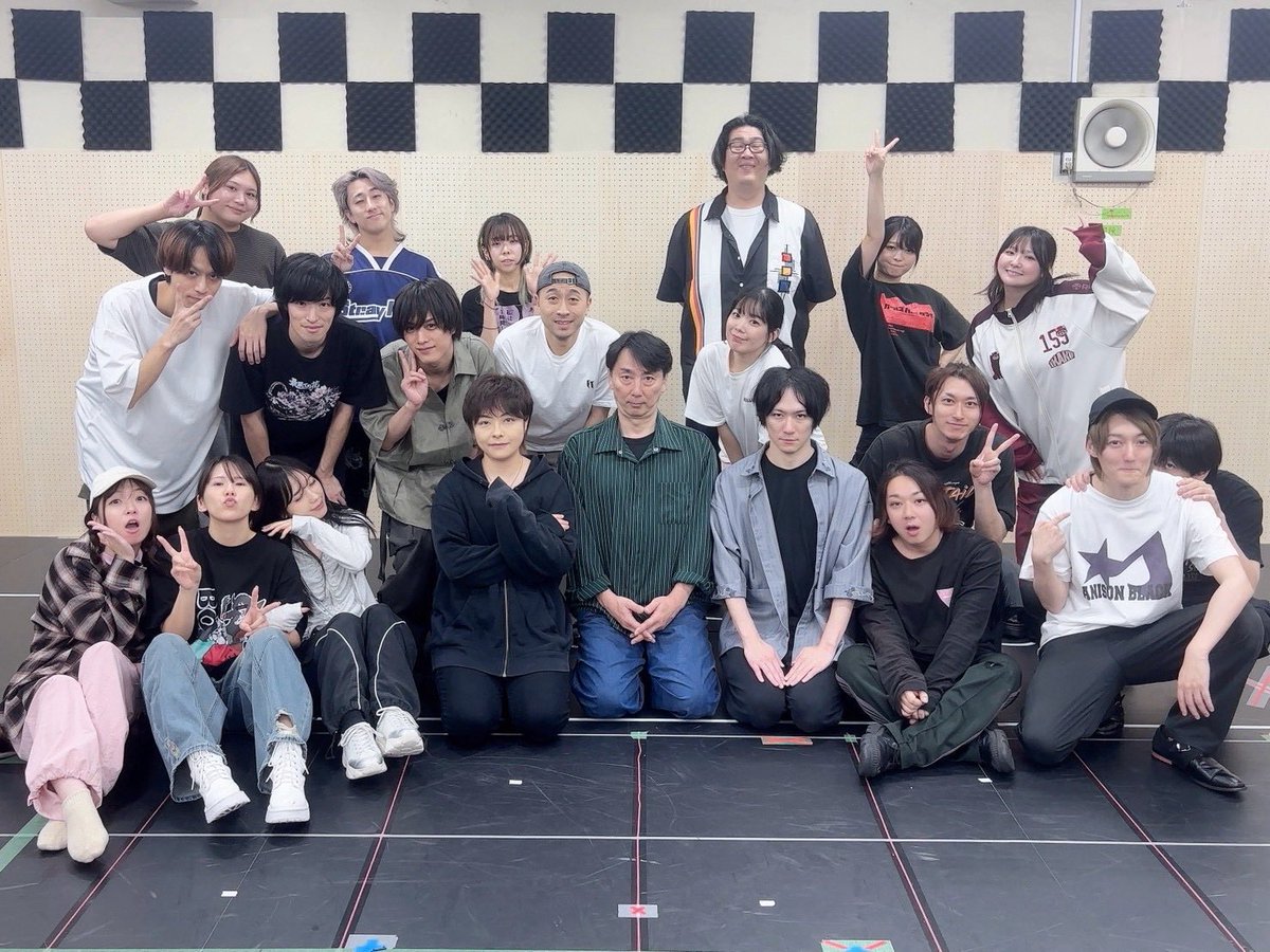Ayagiri_Takuya's tweet photo. #ツクツワ 最終稽古。
作品を観ると全員のことが好きになってしまう、そんな作品…！チェスは元々好きだったのですが、今作を経てもっと好きになったというか…考えさせられました。

「駒」にも人生がある…！
劇場入りしたらまた新しい気付きがありそうです。最後まで挑戦し続けよう。 https://t.co/j65ynnFdPz
