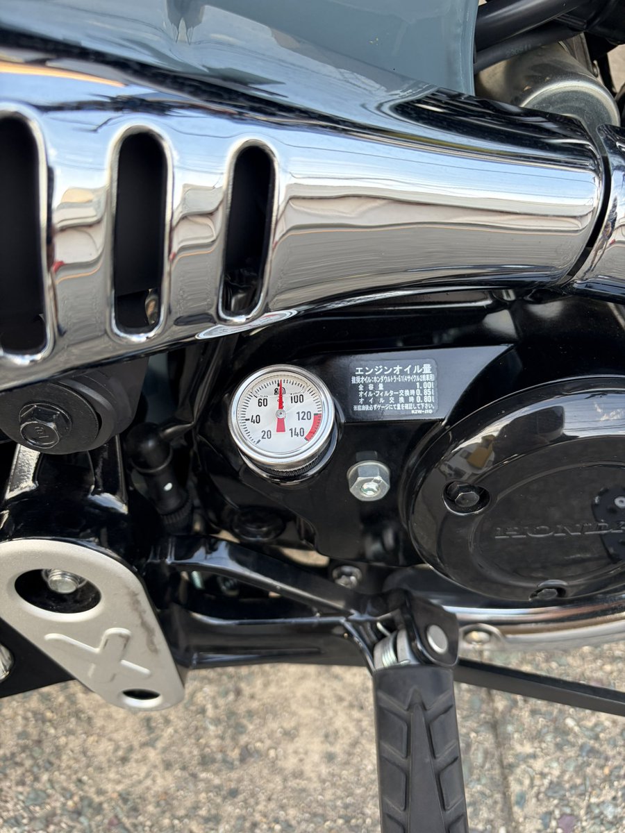 ryo221341592's tweet photo. 空冷バイクの油温ケアがいまいちよく分からなかったので、
愛犬に油温計を付けました!
こうかはばつぐんだ!
#minimoto
#jb04
#honda
#ホンダ
#DAX125
#ダックス125
#st125 https://t.co/uycKGSoISh