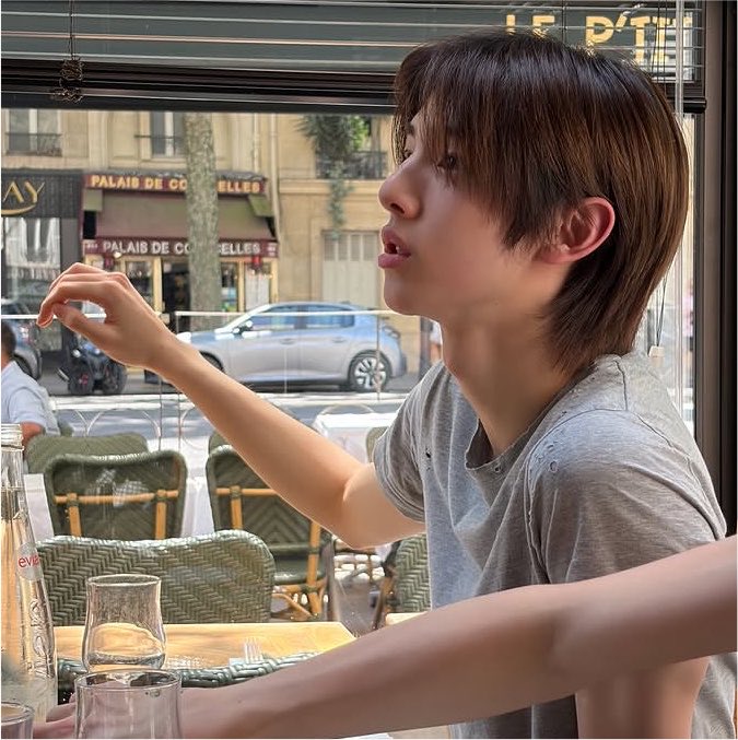 loousdeline's tweet photo. those two were taken at the same time https://t.co/TcXqZ7b3Zb