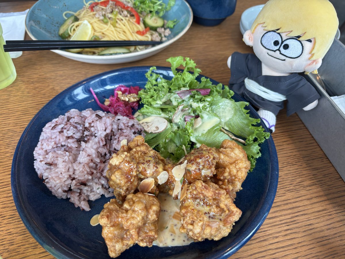 milu_coco2026's tweet photo. 今日は会社のオタクと異文化交流🥰しのの話いっぱいできて満足🥰
ニカゲームの配信見ながら帰るよー！！！スポンジシノとは全然雰囲気違う感じなのね😳✨✨ https://t.co/TezZmPRdSk