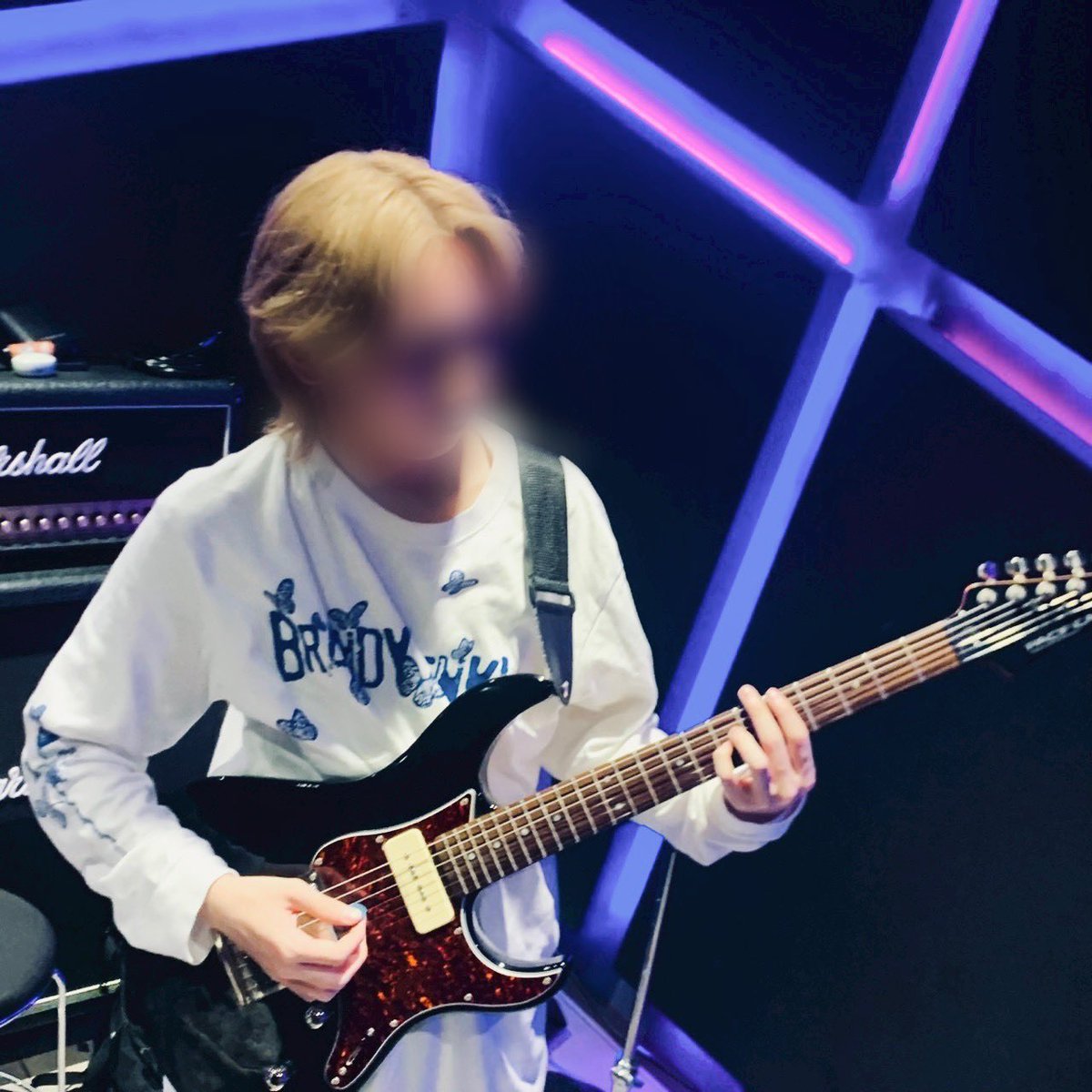 ArutaMovie's tweet photo. 趣味のギター！🎸
全然下手くそだけど、爆音で演奏したときの気持ちよさが好き！
11月くらいにやるブランデー戦記のライブも当選したからたのしみだー！✨️ https://t.co/nV1ynI8kqb