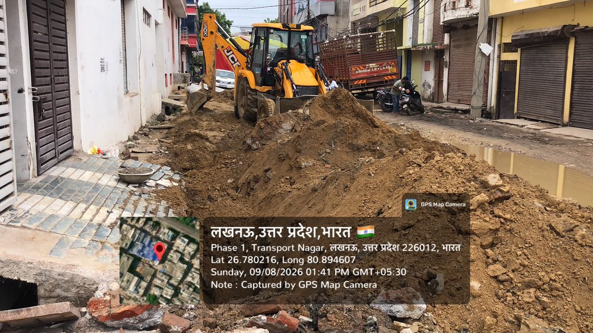 nbtRanvijay's tweet photo. जनहित से जुड़े कामों को लेकर सरकारी महकमों की तत्परता देखनी हो तो लखनऊ के ट्रांसपोर्ट नगर आइये। 
ट्रांसपोर्ट नगर 1982 में बसा लेकिन अब जाकर वहां सीवर लाइन बिछाने का काम शुरू हुआ। पानी पाइपलाइन अब तक नहीं बिछी हालांकि वाटर टैक्स हर साल जमा होता है। ट्रांसपोर्ट नगर वालों को अब उम्मीद है कि सीवर बिछाने के बाद यहां जलनिकासी के लिए नालियां और चलने के लिए सड़क भी जल्द बन जाएगी। बाशिंदों ने शुरू हुए काम के लिए @LkoDevAuthority के उपाध्यक्ष प्रथमेश कुमार और सरोजनीनगर के मौजूदा विधायक डॉ राजेश्वर सिंह @RajeshwarS73 का अभार जताया।
@NBTLucknow @SudhirMisraNBT @manishsNBT