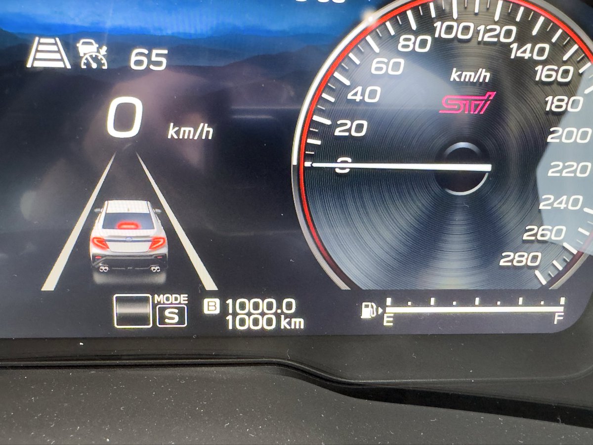 gonta1003's tweet photo. 納車からちょうど2週間で1000kmに達しました。
早くオイル交換したいところですが、ディーラーの予約を取れたのが月末(^_^;)
早く気持ち良く走りたいです。
11日は大好きな能登半島へ、新しい相棒に乗って家族とドライブに行ってきます(^-^)
#SUBARU
#スバル
#WRX
#STiSport
#1000km https://t.co/IfxgY0abkW