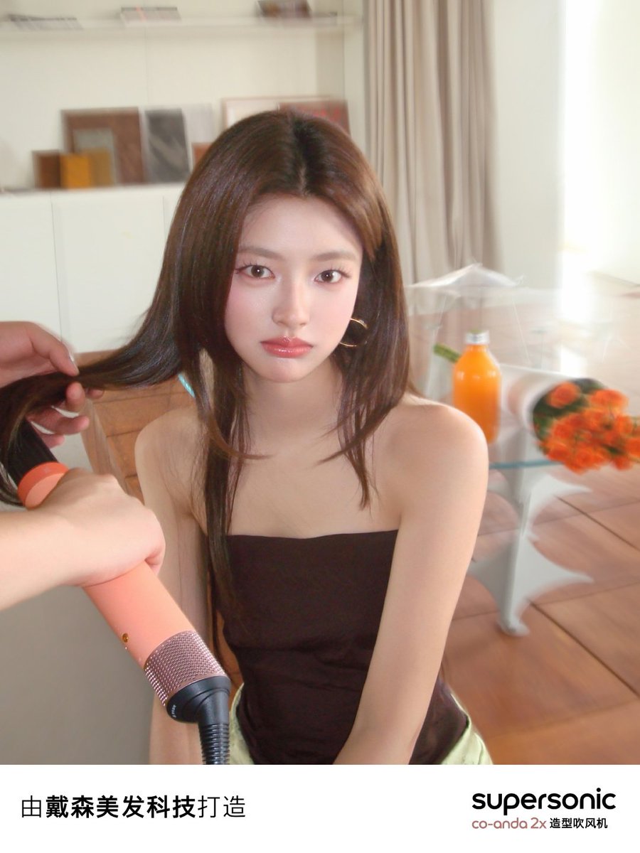 JJaeli_'s tweet photo. 260809 Dyson戴森 웨이보 🆙️
#서약함 #XuRuoHan #徐若晗 https://t.co/xqrmE3McaP