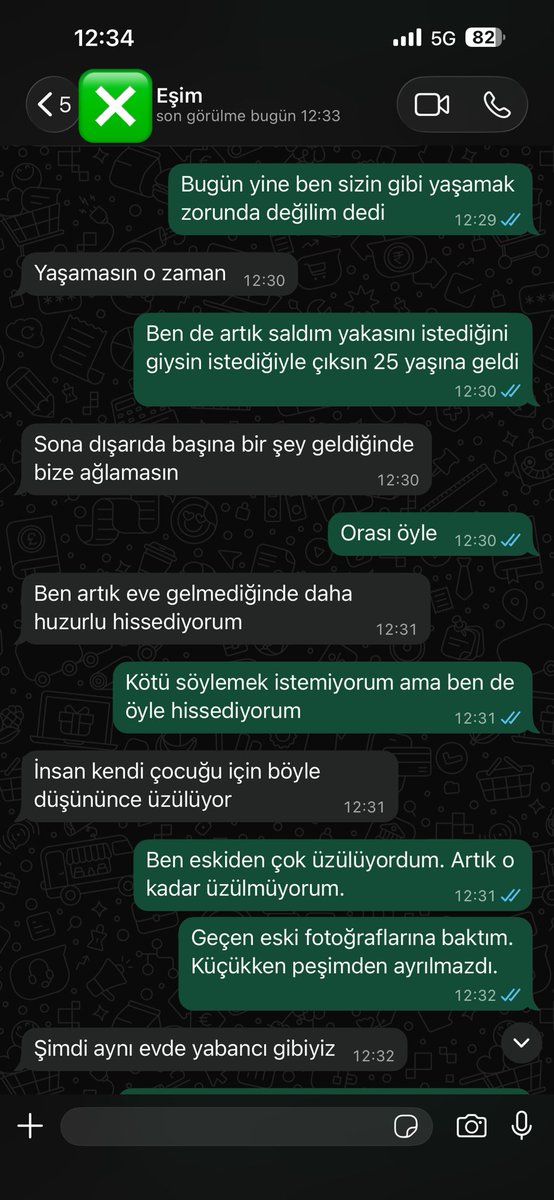 haberGBT's tweet photo. Annesi ile babasının kendi hakkındaki konuşmalarını okuyan kız, hayatının şokunu yaşadı:

🔺 “Ben artık eve gelmediğinde daha huzurlu hissediyorum.”

🔺 “Geçen eski fotoğraflarına baktım. Küçükken peşimden ayrılmazdı. Şimdi aynı evde yabancı gibiyiz.”

🔺 “Bazen gerçekten kızım gibi bile hissedemiyorum.”

🔺 “Ben uzun zamandır öyleyim zaten.”