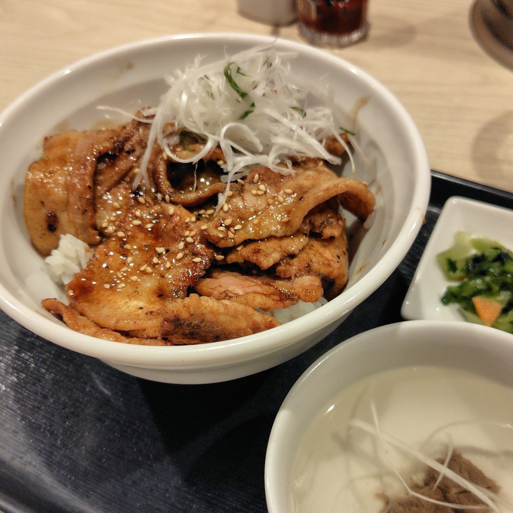 chisato_sweets's tweet photo. 羽田で晩ごはん。
飛行機が25分遅れるメールきた🥲
待ち時間長いねぇ... https://t.co/sCIAtXrQ4q