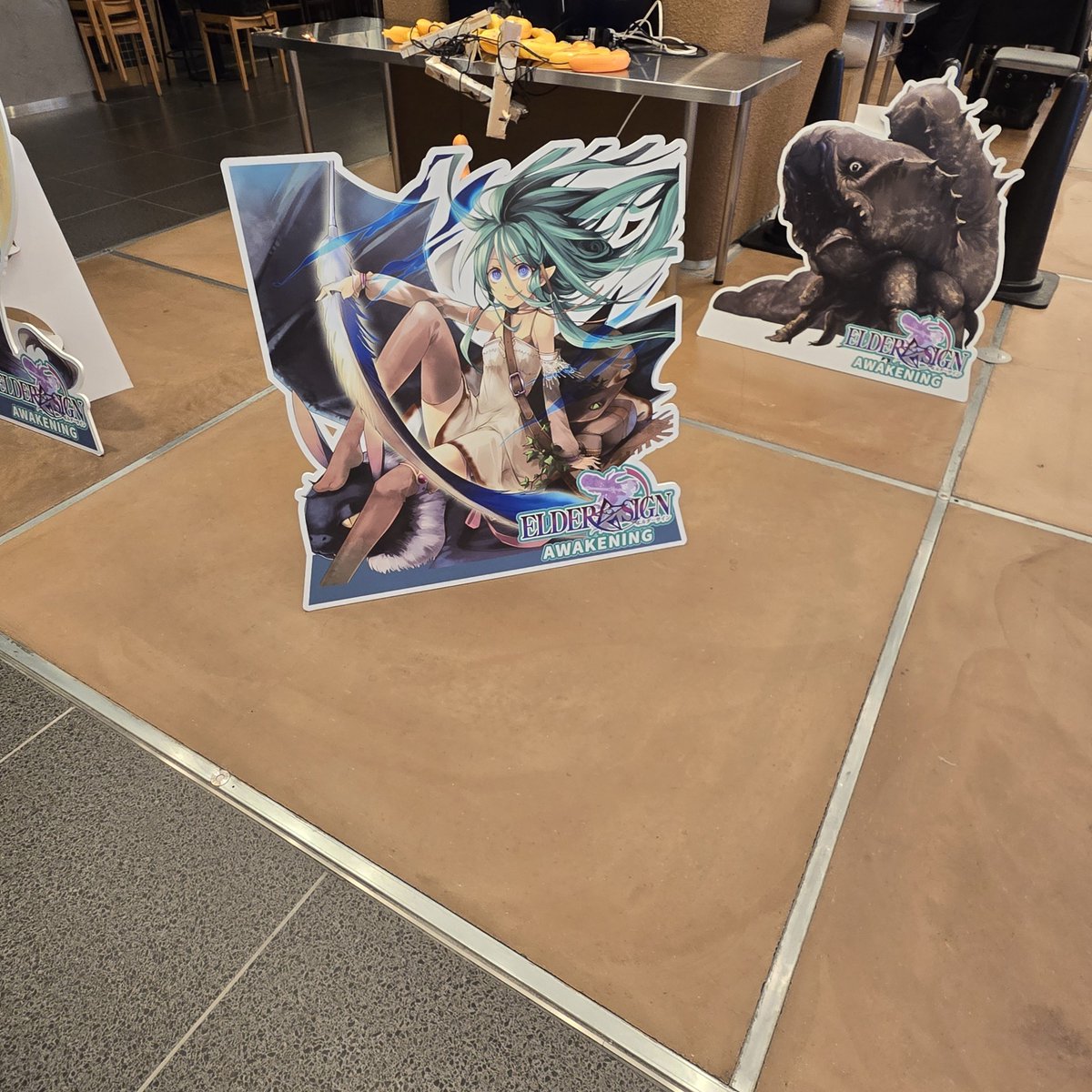 momozawashima's tweet photo. たまたま立ちよった渋谷サクラステージで｢エルダーサイン Awakening ｣のイベントやってた！　末長くがんばってください…… https://t.co/AQYWWCD7rU