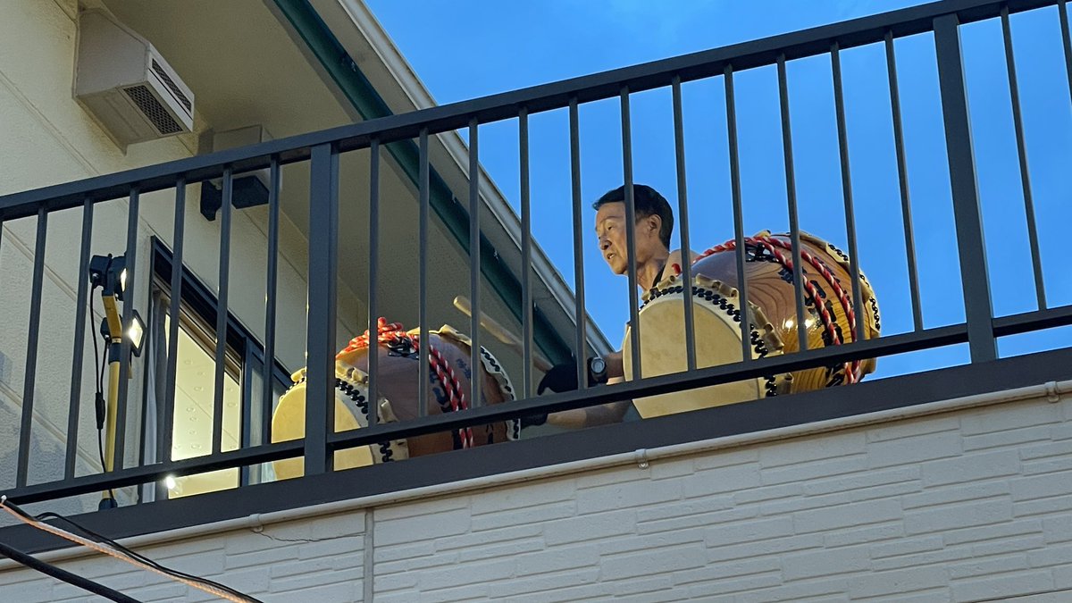 terayama_town's tweet photo. 太鼓の音も聞こえてきて気分も上がってきました！

 #寺山町 #盆踊り #太鼓 https://t.co/mGjmIvboNc