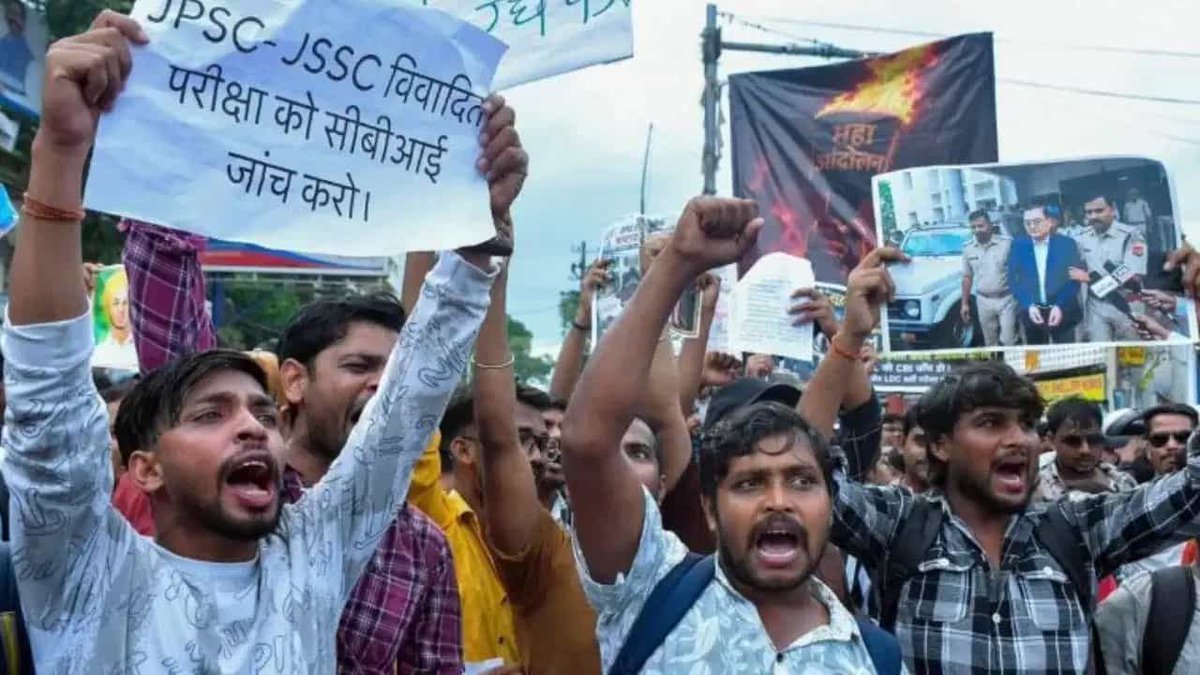 inquilabhindi's tweet photo. 14वीं JPSC परीक्षा होगी रद्द, 90 दिनों में CID-ED करेगी जांच… छात्रों के आगे झुकी सोरेन सरकार!
स्टोरी - @i_HimanshuDubey
#JPSC #Exam #Jharkhand #एग्जाम #Inquilabhindi
https://t.co/t06kaGO7PP https://t.co/eoD0yTwJBw