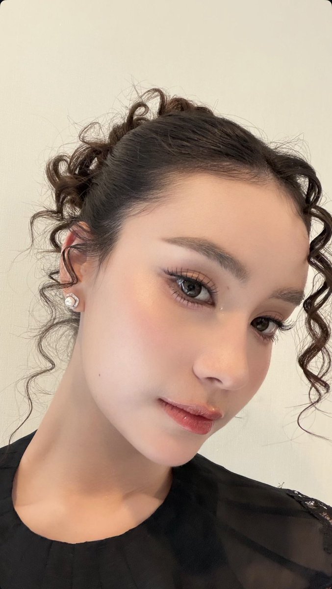 Iknowitsnot's tweet photo. Her eyes and curls 🥺✨
[#aangelinaass ] https://t.co/WUxyo8Gu4i