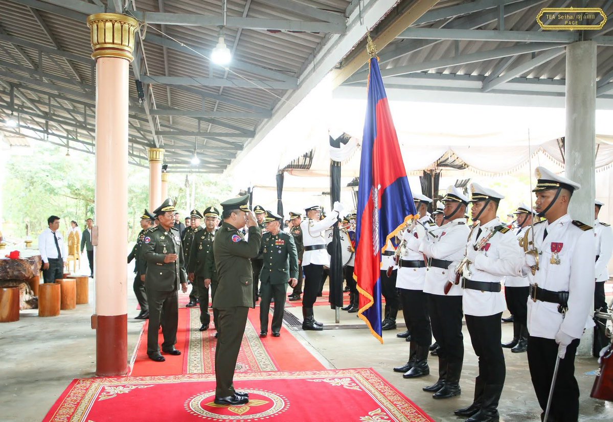 modgovkh's tweet photo. ថ្ងៃអាទិត្យ ១១រោច ខែទុតិយាសាឍ ឆ្នាំមមី អដ្ឋស័ក ពុទ្ធសករាជ ២៥៧០ ត្រូវនឹងថ្ងៃទី៩ ខែសីហា ឆ្នាំ២០២៦

ឯកឧត្តម នាយឧត្តមសេនីយ៍ ទៀ សីហា ឧបនាយករដ្ឋមន្ត្រី រដ្ឋមន្ត្រីក្រសួងការពារជាតិ ដឹកនាំគណៈប្រតិភូជាន់ខ្ពស់ក្រសួងការពារជាតិ ចូលរួមពិធីគោរពវិញ្ញាណក្ខន្ធសព ឯកឧត្តម កាយ សំរួម ទីប្រឹក្សារាជរដ្ឋាភិបាល ដែលបានទទួលមរណភាពកាលពីថ្ងៃពុធ ៧រោច ខែទ���តិយាសាឍ ឆ្នាំមមី អដ្ឋស័ក ព.ស.២៥៧០ ត្រូវនឹងថ្ងៃទី៥ ខែសីហា ឆ្នាំ២០២៦ វេលាម៉ោង២២:០៩នាទី ក្នុងជន្មាយុ៧៥ឆ្នាំ ដោយរោគាពាធ។