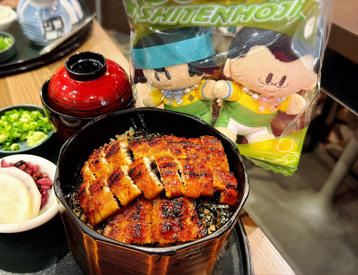 7_7_a_'s tweet photo. 愛知、一生飯食ってて幸せすぎたし🎾ミュもやっててすごく嬉しかったです！しかも4,000円以上する箱盛りがくじ引きで無料になって激アツ旅になり最高の思い出！！！ https://t.co/vZF8sgQcbZ