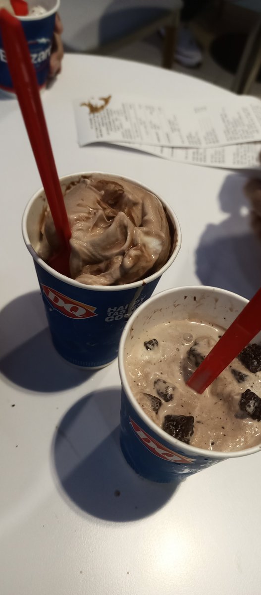 syenut's tweet photo. supposedly a lucky day DQ gave me a free ice cream as compensation for messing up my order and I had a good time watching the spiderman movie.

I came back home to find out we wont have electricity for a week because our line exploded 😭

WHY CANT I JUST HAVE A BRAND NEW GOOD DAY https://t.co/BuK1yMWEqE