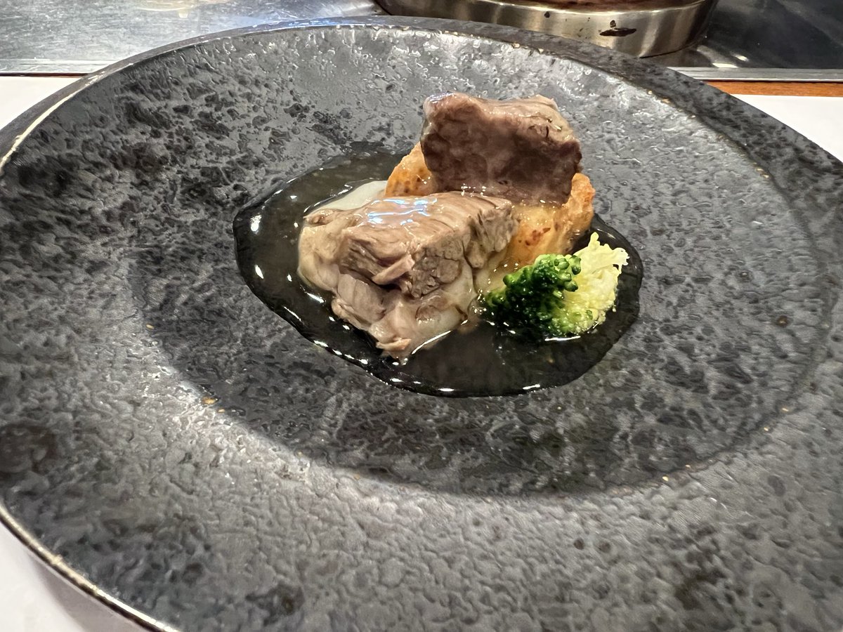greentea_2015's tweet photo. 本日のランチ。久しぶりに肉料理堪能してきました。まだまだ脂っこいのいけるぜ！ https://t.co/Tr4c6N3ljw