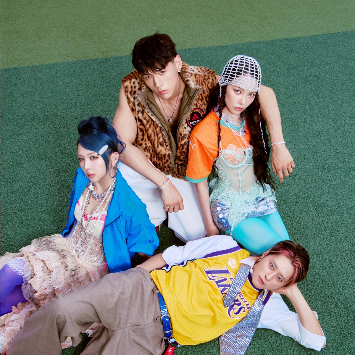 koreansales_twt's tweet photo. Debuts on this week's YouTube Music South Korea Weekly Chart
39. #RedVelvet Surfin' Boy ㅡ 630,824 streams
53. #KARD Back To Life ㅡ 510,334 streams
61. #CORTIS MOTION (feat. #JuicyJ) ㅡ 456,218 streams
66. #AokumoRin Maid My Way ㅡ 422,602 streams
72. #WAVECALL You Stole My Heart ㅡ 405,033 streams
74. #MCtheMAX Don't Be Happy ㅡ 398,675 streams
77. #RedVelvet Orchestra ㅡ 388,342 streams
79. #YokoTakahashi A Cruel Angel's Thesis ㅡ 387,634 streams
81. #BABYMONSTER MOON ㅡ 380,068 streams
84. #ArianaGrande petal ㅡ 357,702 streams
93. #KISSOFLIFE SWEAT ㅡ 343,385 streams
94. #ParkMyeongSu Prince of the sea ㅡ 341,729 streams
95. #MrsGREENAPPLE Brand New ㅡ 339,728 streams
97. #fx Hot Summer ㅡ 338,925 streams
99. #aespa Switchblade (feat. Ty Dolla $ign) ㅡ 337,168 streams