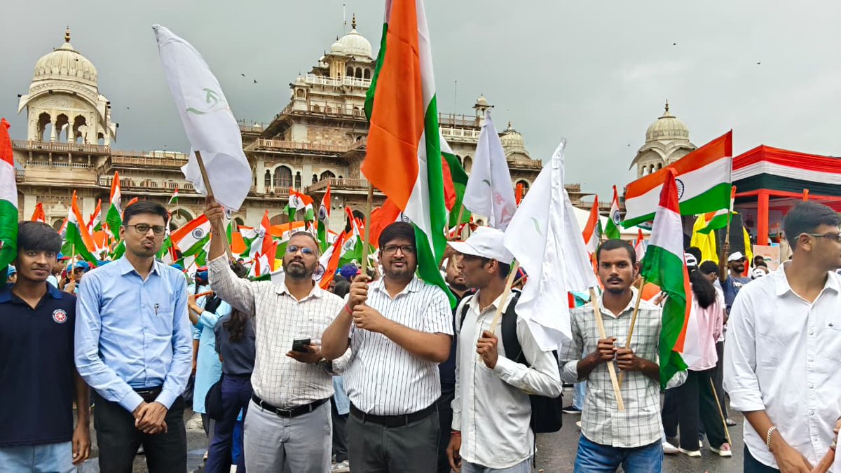 AmityNss's tweet photo. NSS Volunteers of Amity University Jaipur participated in #tiranga Yatra led by
@JPNadda
@BhajanlalBjp
@RajCMO
@PMOIndia
@mansukhmandviya
@_NSSIndia
@mybharatgov
@khadseraksha
@YASMinistry @NssRajasthan https://t.co/LJRUM8KgML