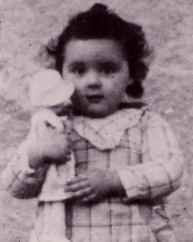 MarkoS2075's tweet photo. 🚨8 August 1937 | Remember Annette Spring

On this day in 1937, Annette Spring was born in Paris.

She was a French Jewish girl. A child who should have grown up, gone to school, made friends, fallen in love, built a life.

Instead, in August 1942, the Nazis deported Annette to Auschwitz.

She was subjected to the selection process—and condemned to death.

She was murdered in a gas chamber at the age of only 5