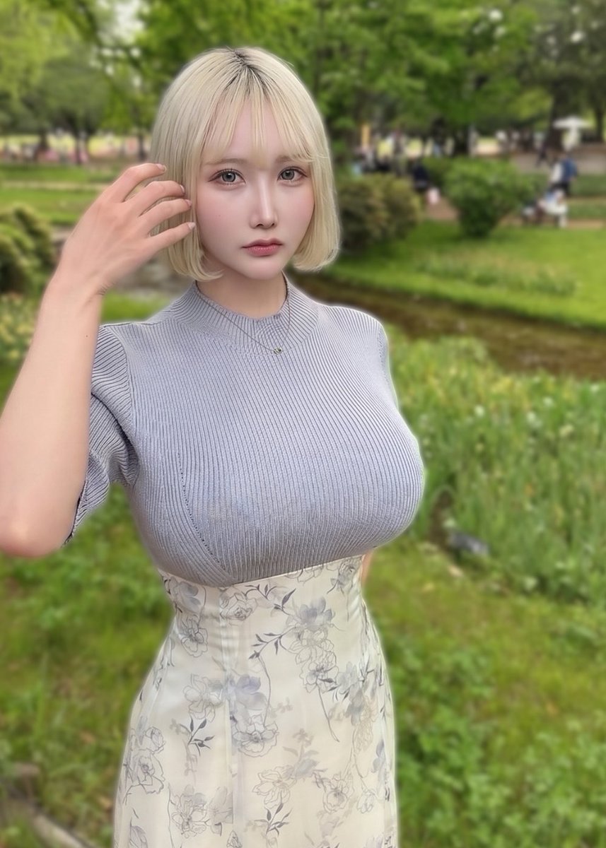 Hira01uiuh's tweet photo. 街で見���けたら絶対トレーナーだと思わないでしょ

建前：私服は清楚な都内ジムのお姉さん
本性：163cmのKカップ、脱いだら別人

続き↓ https://t.co/nALYReDCxx