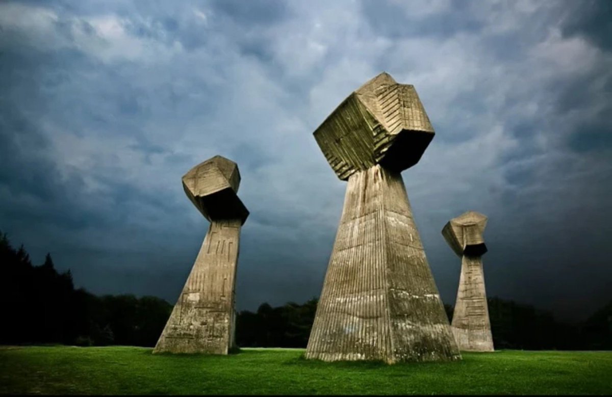 NenadMZJ's tweet photo. Leto, zima, oluja, kiša, sneg, munje, gromovi, Turci, Nemci, Orci..
Tri pesnice čuvaju grad i prkose smrti za večnost.
#Bubanj
#Niš
#Nish
#Naissus
#Naïs
#VilinGrad
#CityOfNymphs https://t.co/tNT06S4t3j