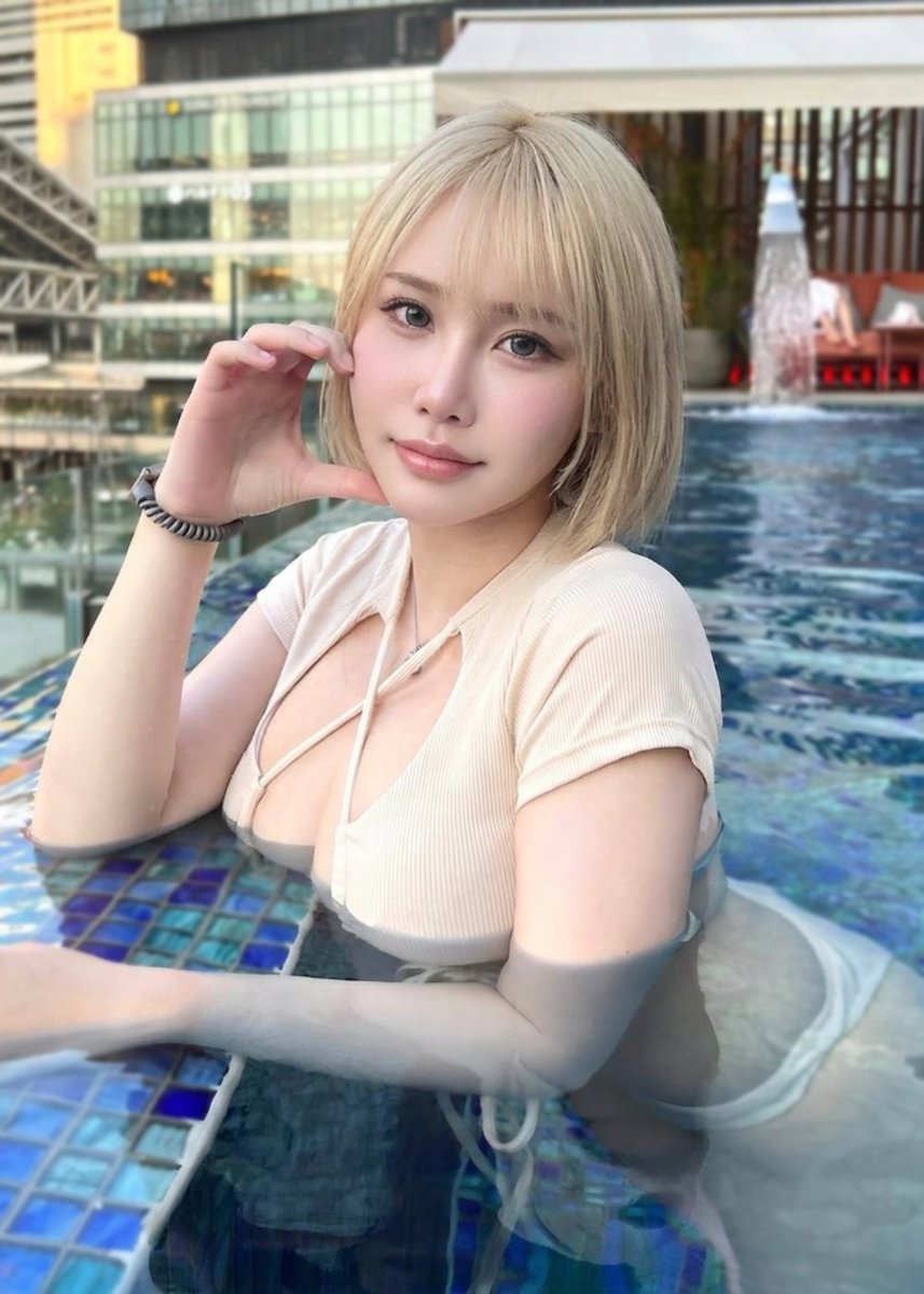 Hira01uiuh's tweet photo. 街で見���けたら絶対トレーナーだと思わないでしょ

建前：私服は清楚な都内ジムのお姉さん
本性：163cmのKカップ、脱いだら別人

続き↓ https://t.co/nALYReDCxx