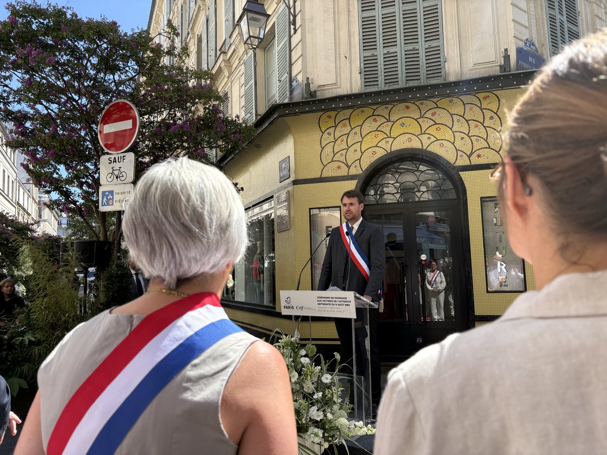 PierreM98's tweet photo. 44 ans jour pour jour, hommage aux victimes de l’attentat antisémite de la rue des rosiers.

Un procès s’ouvrira enfin dans les mois à venir. 44 ans d’attente pour les morts, les familles de victimes et les blessés, nous n’oublions pas. https://t.co/7PsF467paR
