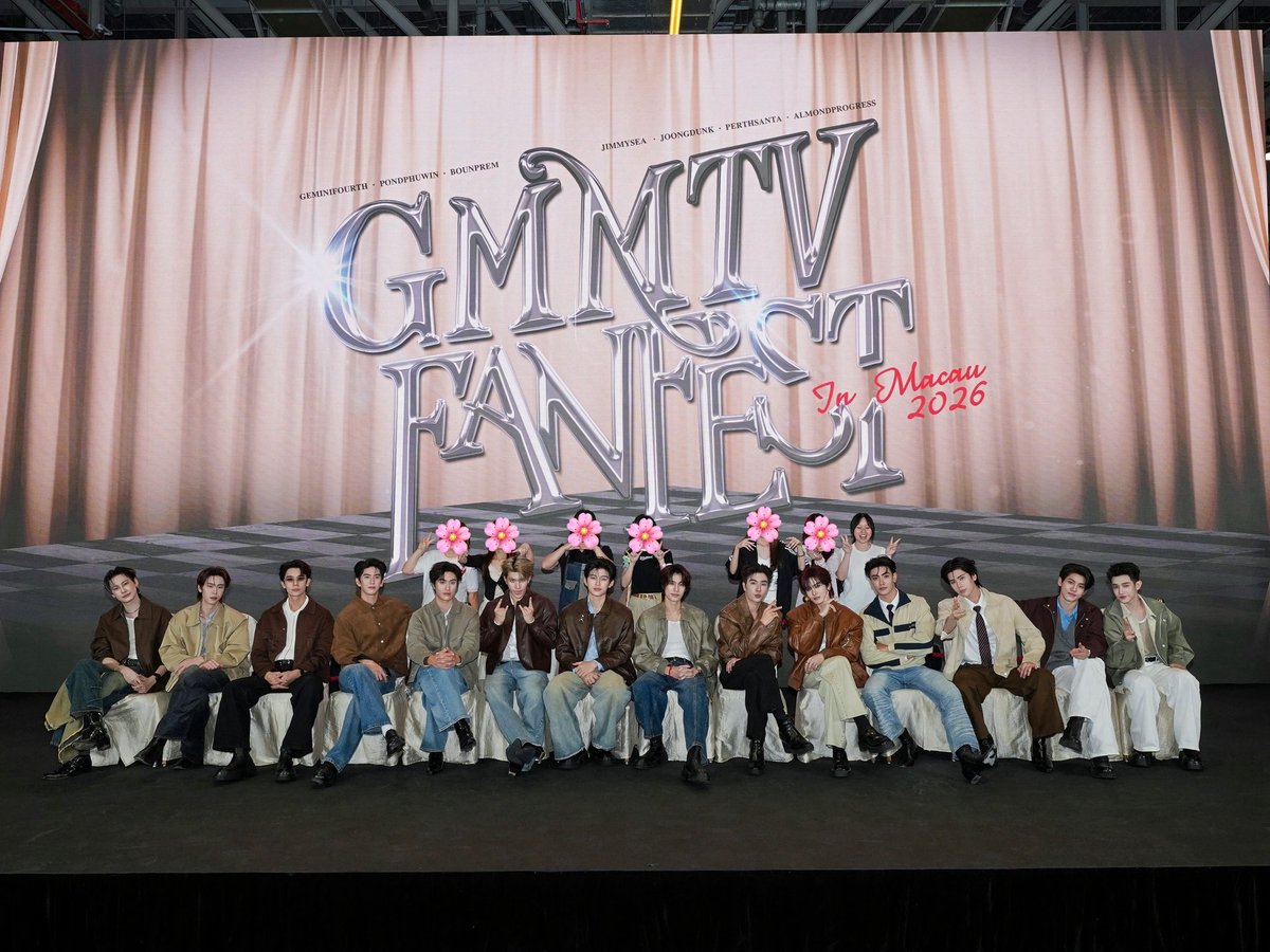 newayiy's tweet photo. 我和其他六对CP的妈妈们一起组队拍了14v7的合影。我原本应该站在Almond和Progress正中间，但有工作人员蹲在我旁边控制站位。从上台到离开，Almond和Progress一直和我以及任何打招呼的粉丝互动，现场很多妈妈都被圈粉了！合影后他们一直朝我比心和挥手告别直到下台，感觉像做梦一样😭
#AlmondProgress https://t.co/8DDdKswj5Z