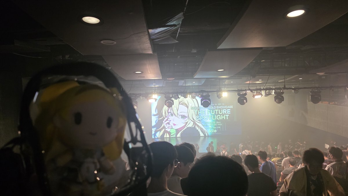 RunaRain1's tweet photo. 미키 공연까지 잘보고 갑니다!!!!

참고로 뒤에서 김!!!!!! 이라고 외친거 저예오 https://t.co/xzbzbLW59D