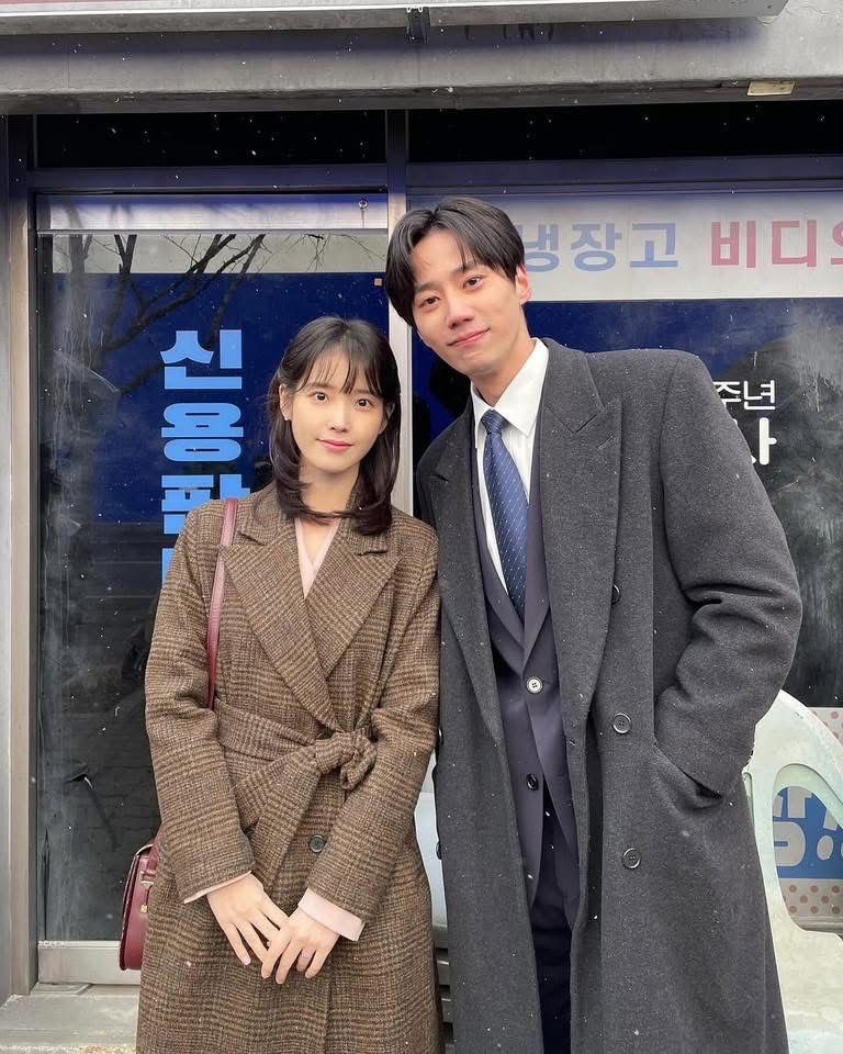 babysorry013's tweet photo. 하 난 이준영이 여배우랑 같이 찍은 사진들 볼때마다 이 남자 덩치 너무 체감돼서 존나 좋음… https://t.co/d1DjOAOrLB