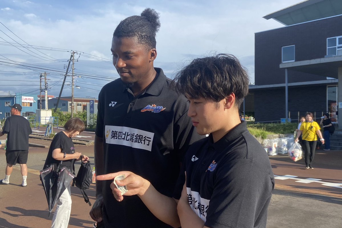 naxbb_rb's tweet photo. お祭り満喫オフショット🤳🧡 https://t.co/XvWEPu75Re