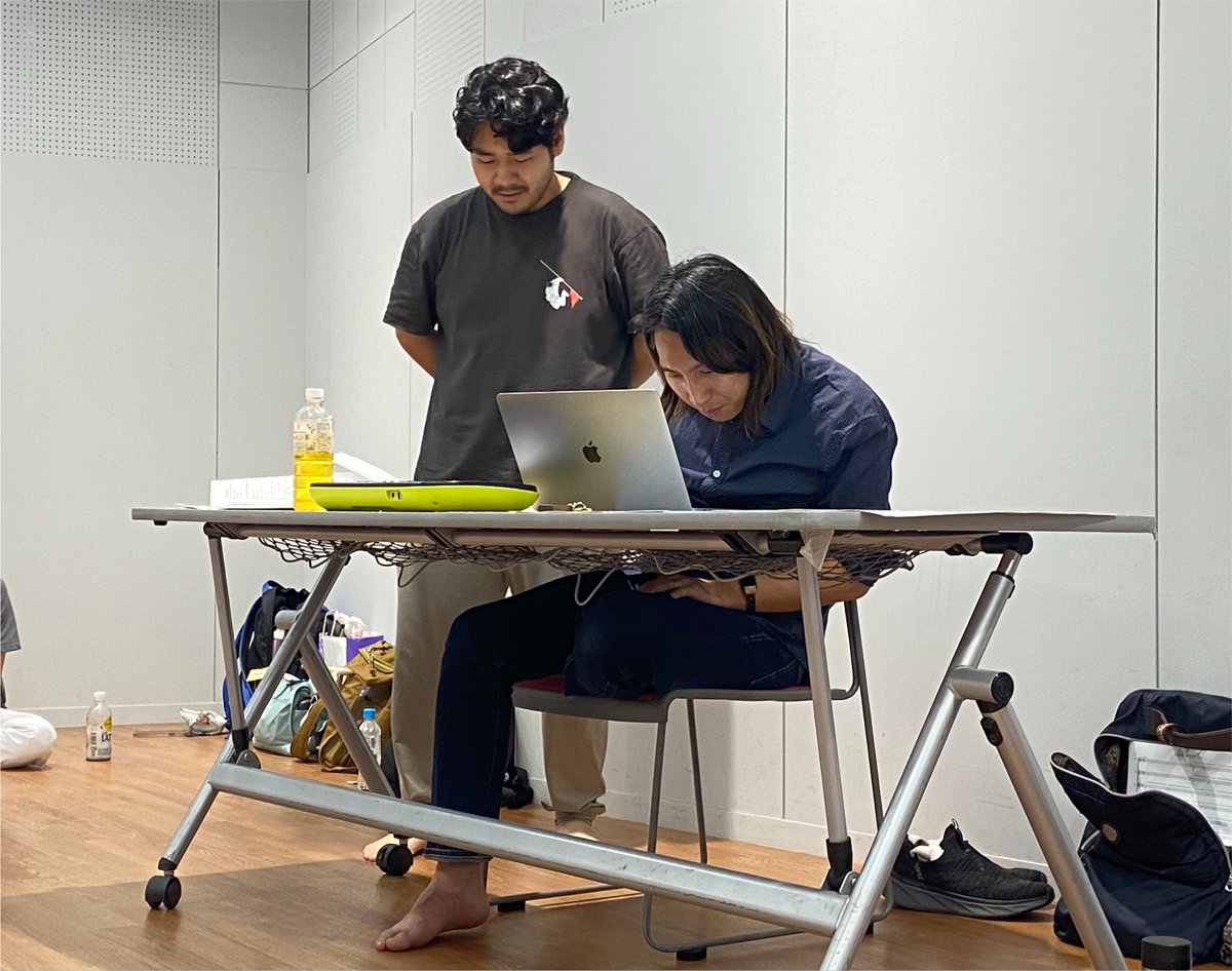 Wpb7H's tweet photo. 予約はこちら！
https://t.co/5CEzUiutdp

本番1ヶ月前に差し掛かったところでまさかの新曲盛りだくさん！！🎹
初めての役者さんに難しい歌を歌わせてニヤニヤするんじゃないよ！！そめやさん！
！😡
でもごめんなさい。私も嬉しいです😊青見さんも何やら練習してますね...
#マジデラ https://t.co/hqLKRD3S95