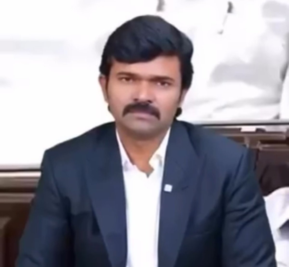Surya_vj_07's tweet photo. One repost = 50 seruppadis 🤐 
@Saattaidurai https://t.co/r6FJrhfRCj