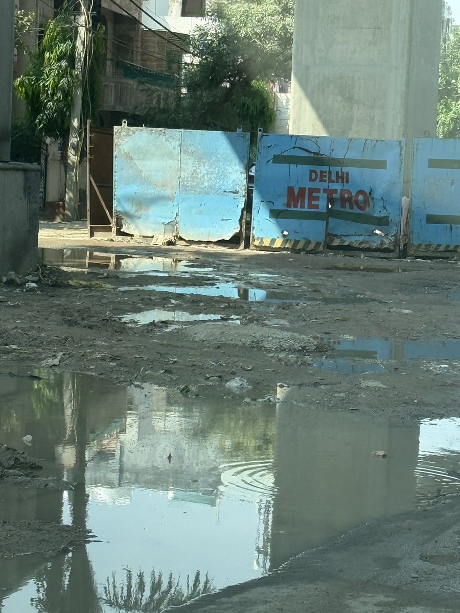 vish_dreams's tweet photo. Pathetic condition of road meera bagh outer ring road a block near entry gate 6 .
Please repair it

@DelhiPwd  @LtGovDelhi  @gupta_rekha  @dcrohinizone https://t.co/1gkZxZ09HS