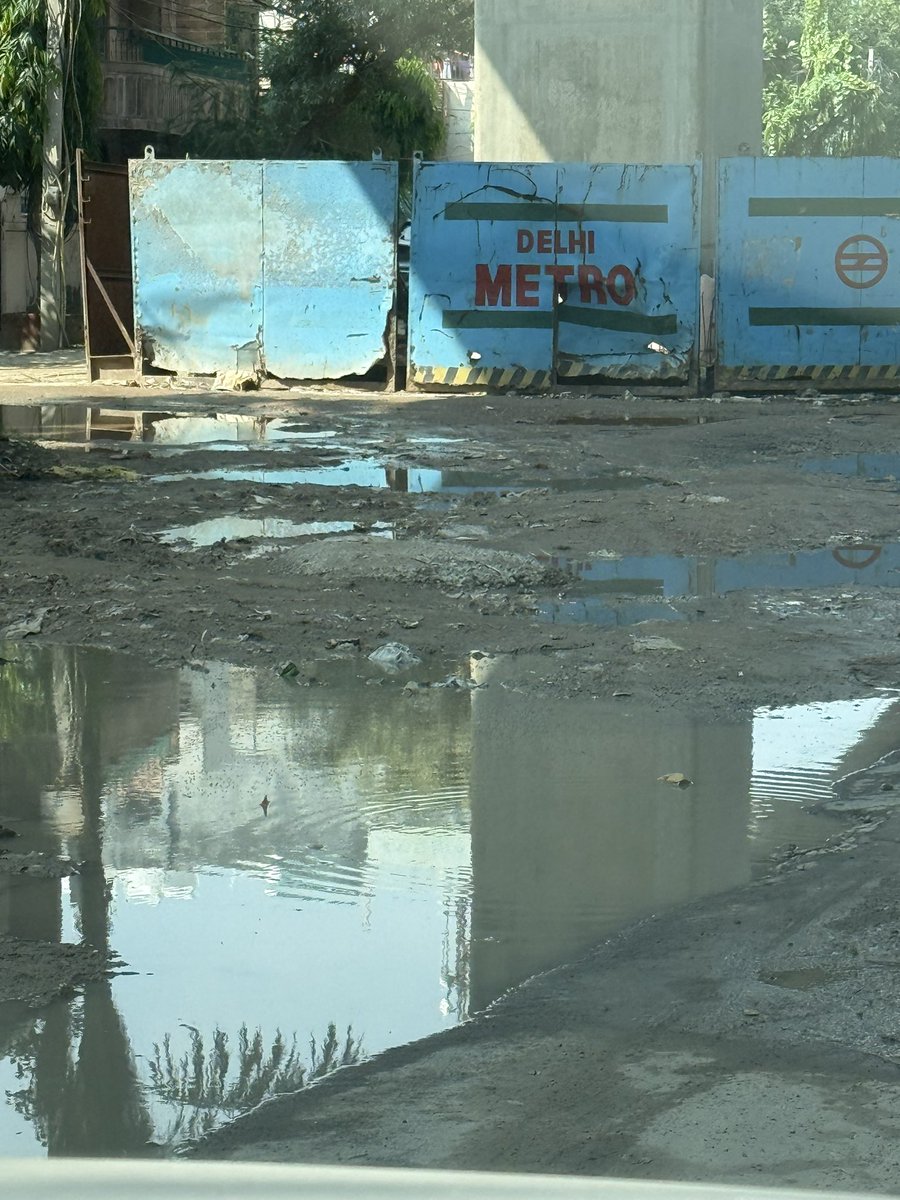 vish_dreams's tweet photo. Pathetic condition of road meera bagh outer ring road a block near entry gate 6 .
Please repair it

@DelhiPwd  @LtGovDelhi  @gupta_rekha  @dcrohinizone https://t.co/1gkZxZ09HS