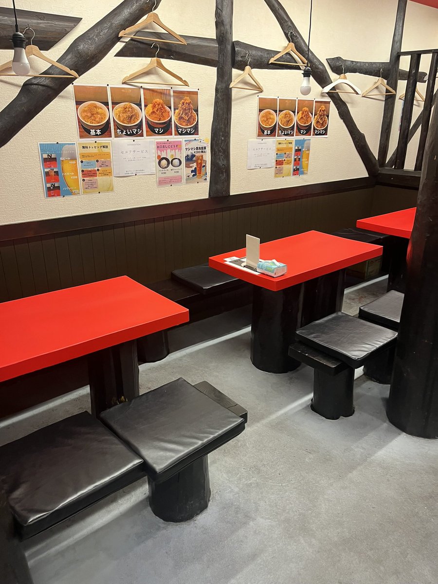m_m_s_HO's tweet photo. ヒロキです！

さっきまで土砂降りでしたが、今は止んで過ごしやすい気温になってますね〜😮‍💨

と投稿しようと思ったら
雨が降り出すデジャヴ笑

雨で冷えた身体は��ーめんで
温めましょう🍜

＃マシマシらーめん物語東大阪
＃雨の日
＃デジャヴ
＃ラーメン https://t.co/Vkui5NkGdO