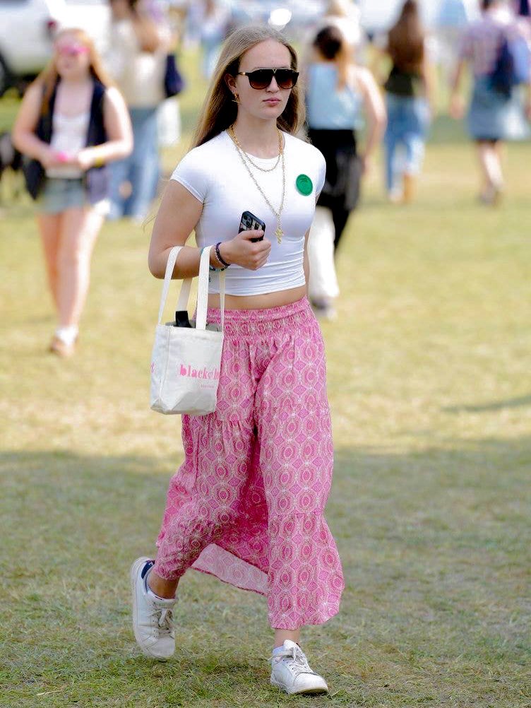 royalchildren_'s tweet photo. Savannah Phillips attends the Badminton Horse Trials in Gloucestershire, England 🏇 -May 9th 2026.
.
📷 : Kelvin Bruce/James Whatling/@hellomag
.
#SavannahPhillips #England https://t.co/wu2HbhbtPN